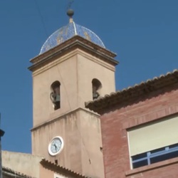 Religieuze tradities en kerkfeest in Agost Barokke kerk San Pedro Apóstol in Agost