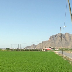 Steile rotswand in de Sierra de Callosa