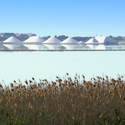 Uitzicht op zoutmeren nabij Los Montesinos