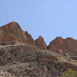 Uitzicht op Redován met bergachtergrond