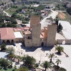 Uitzicht over San Miguel de Salinas met citrusvelden