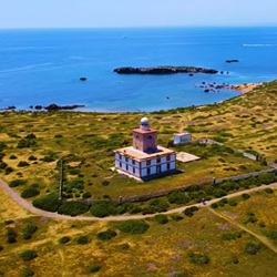 Sierra y Cabo de Santa Pola met pijnbomen en mediterraan struikgewas