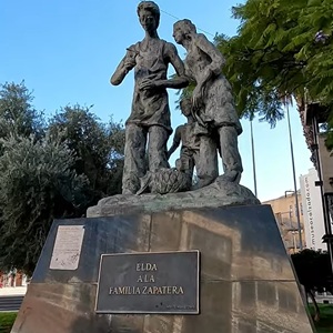 Tentoonstelling in het schoenenmuseum van Elda met historische schoenen
