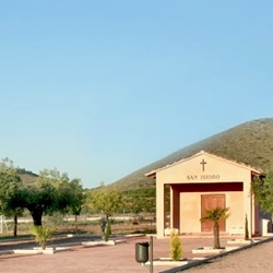 Rustige winter in de vallei Helder winterlandschap in Hondón de las Nieves