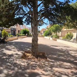 Feesten en modernisering in Pinoso Dorpsplein tijdens feest in Pinoso