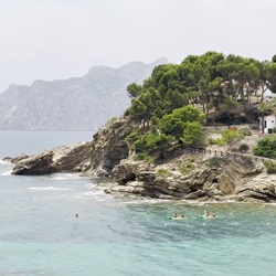 Uitzicht op de natuur van Benissa met bergen en zee