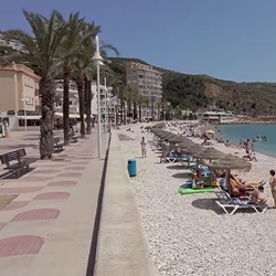 Cala Blanca, een rotsachtig strand in Jávea Cala Blanca strand Jávea