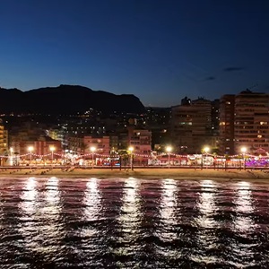 Benidorm skyline bij zonsondergang