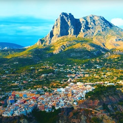 Wandelpad bij zonsondergang in Finestrat