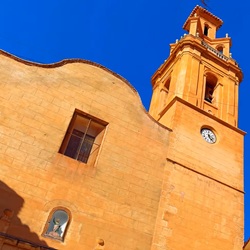 Smalle straatjes en historische gevels Finestrat