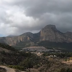 Uitzicht op het natuurrijke landschap van La Nucia