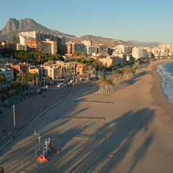 Gekleurde huizen in Villajoyosa aan de kust