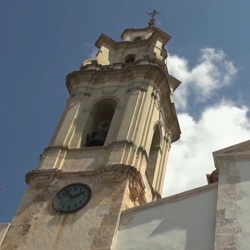 Uitzicht over beboste heuvels rondom Banyeres