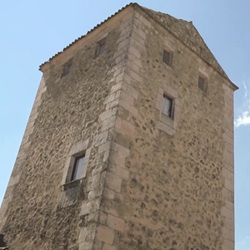 Kasteel op heuvel Banyeres de Mariola